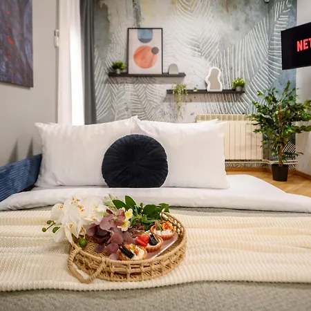 Cultural Gems- Modern 1Br Apartments Near Museums Bucharest Room photo