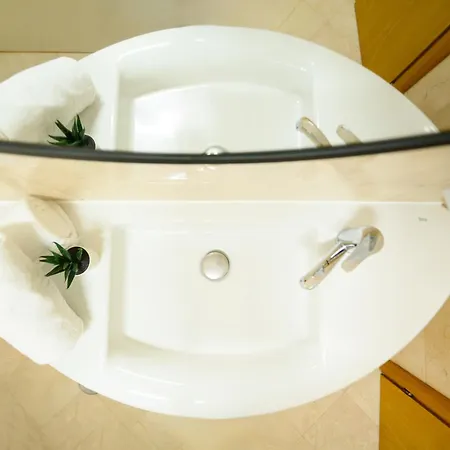 Cultural Gems- Modern 1Br Apartments Near Museums Bucharest Room photo