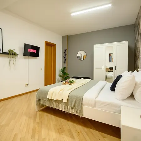Cultural Gems- Modern 1Br Apartments Near Museums Bucharest Exterior photo